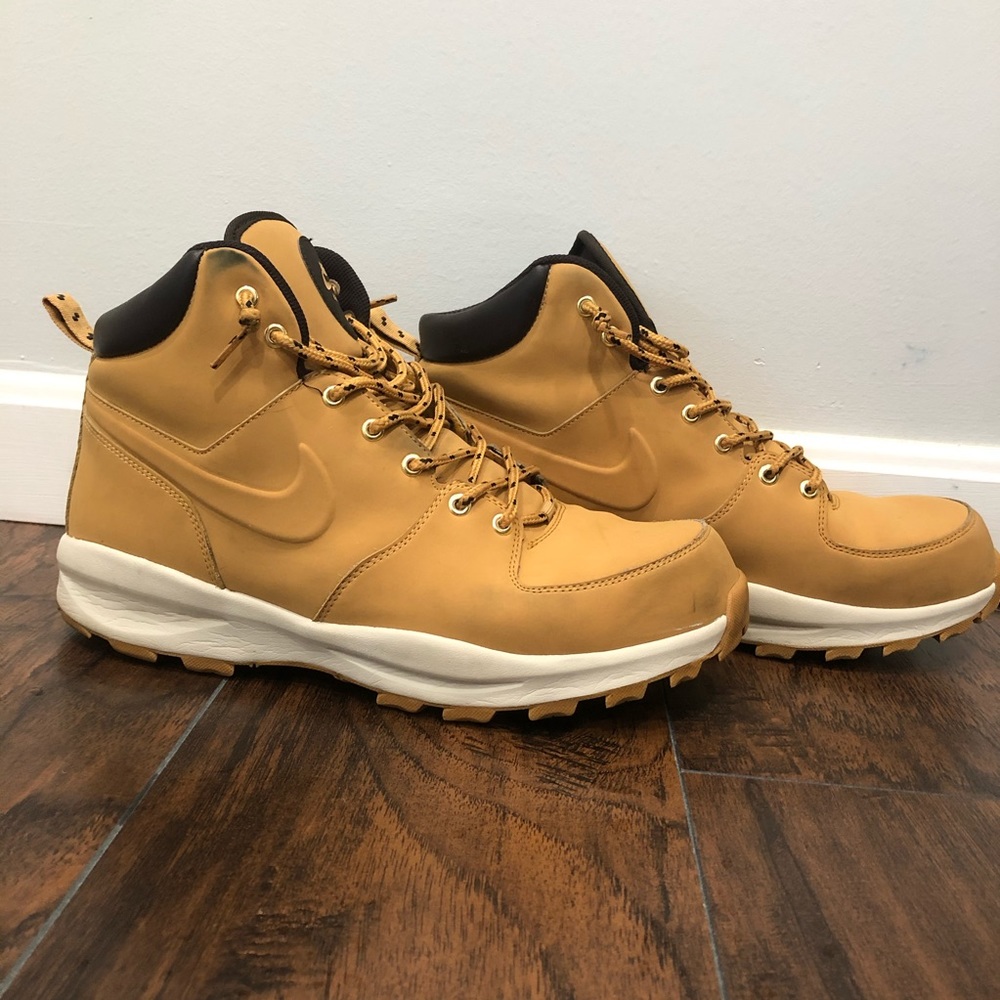 Nike Manoa Boots - size 13